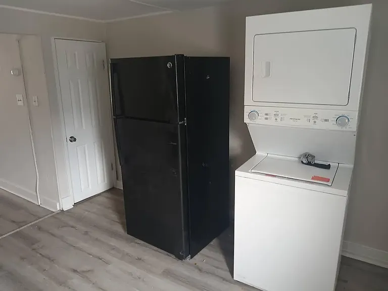 417 N Rose St — Photo 2