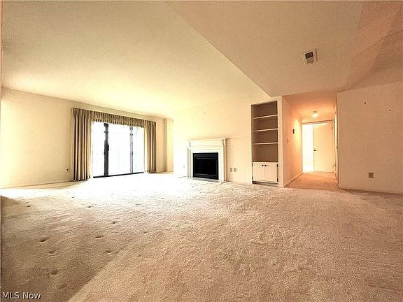 4th image of 160 Fox Hollow Dr APT 303