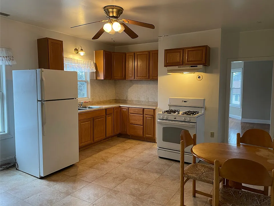 124 Endicott St #3