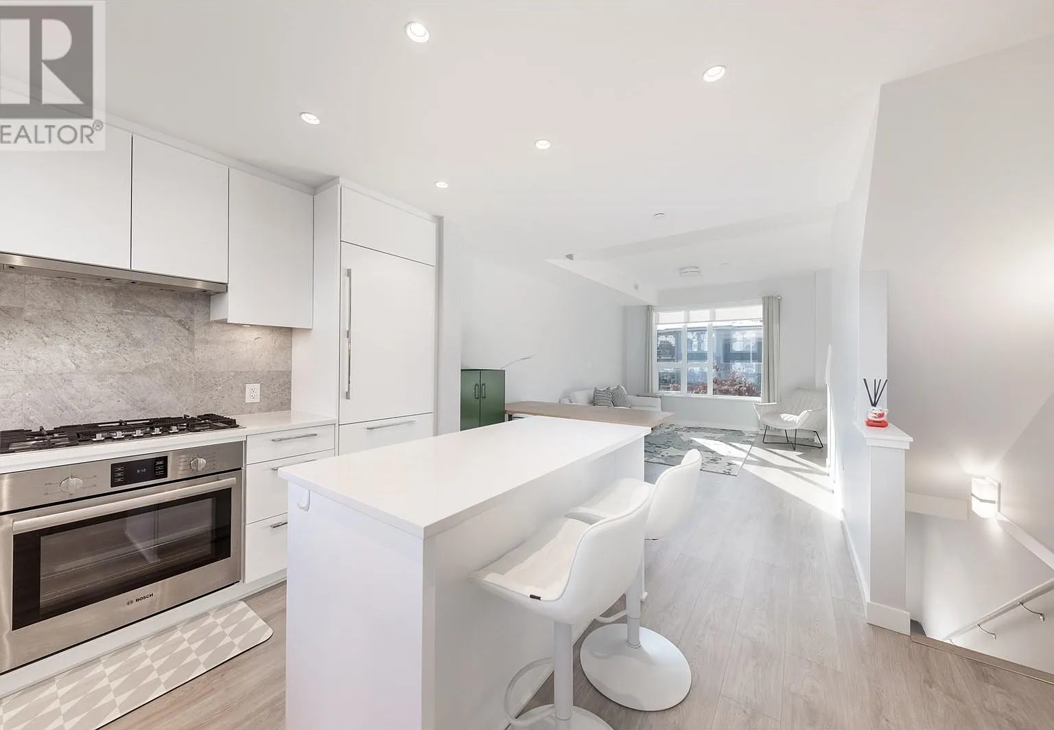 3 bed, 1200 sqft, $5,050 — Photo 3