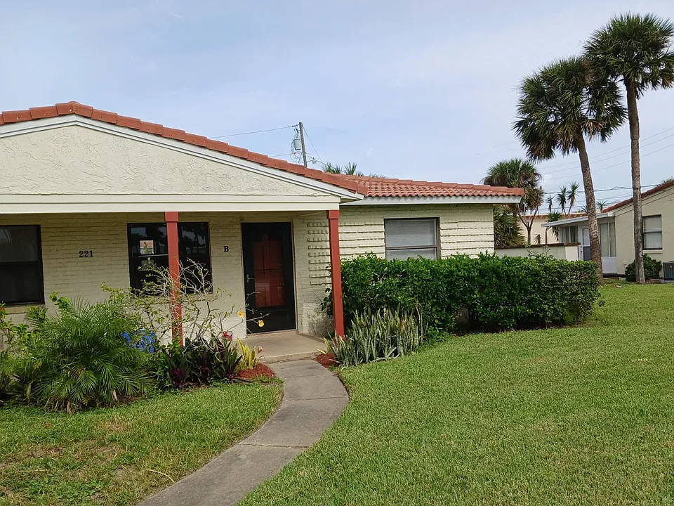 221 Cardinal Dr #B