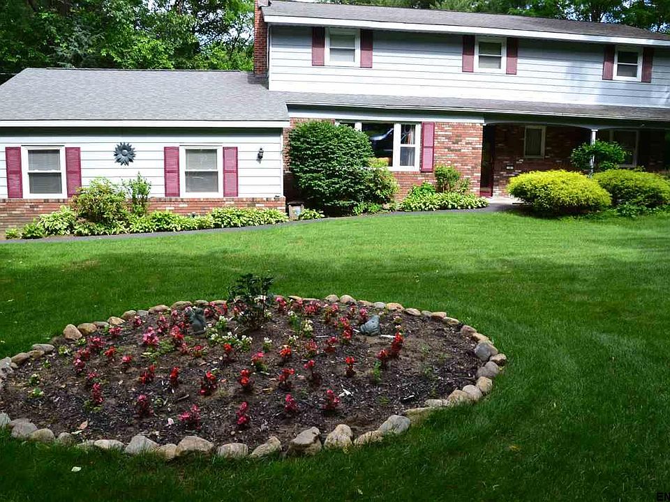 1st image of 3 Garrison Ln
