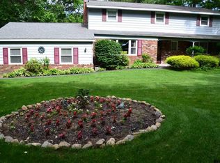 3 Garrison Ln, Ballston Lake, NY 12019