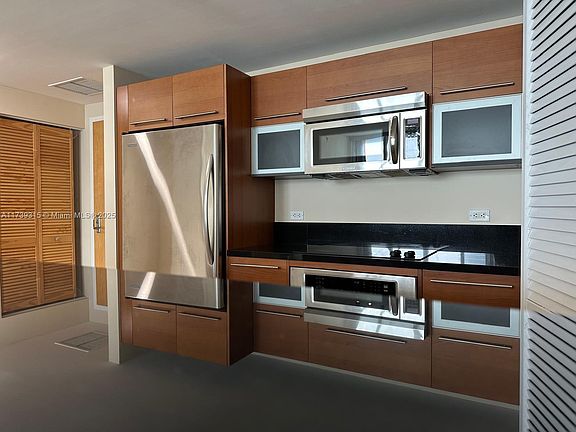 3rd image of 253 NE 2nd St APT 2601
