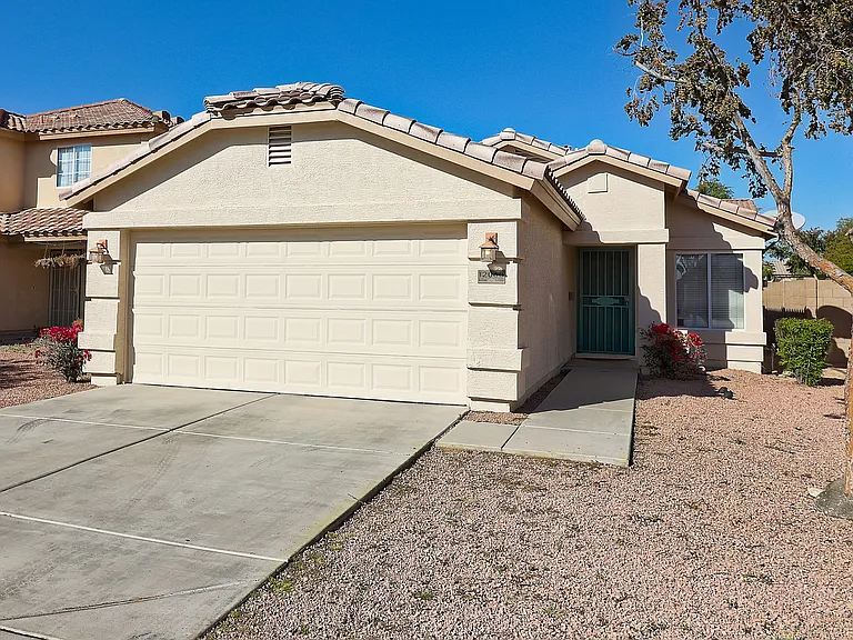 12060 W Dahlia Dr — Photo 1
