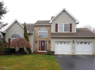33 Jonathan Ct, Red Bank, NJ 07701