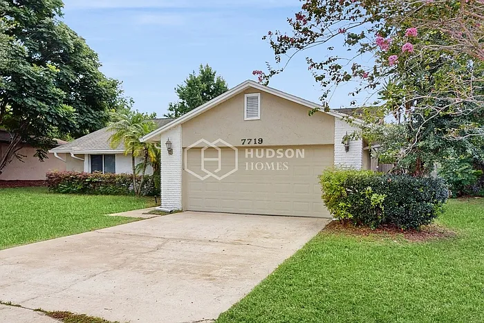 7719 Clubhouse Estates Dr — Photo 3