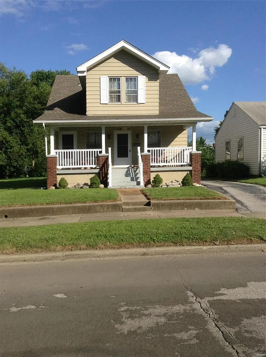 2868 Washington Ave photo 1