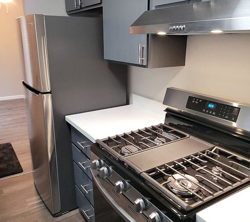 1st image of 1555 8th St NE #B