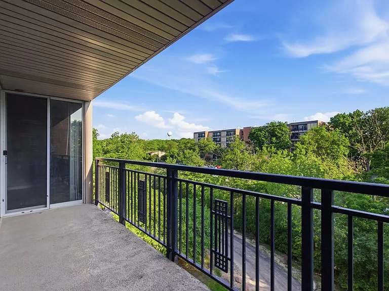 6000 Oakwood Dr #4H — Photo 11