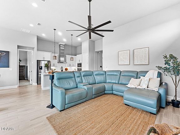 4th image of 257 Mosaic Blvd
