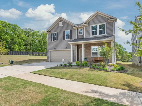 5711 Stewarts Landing Rd, Charlotte, NC 28215