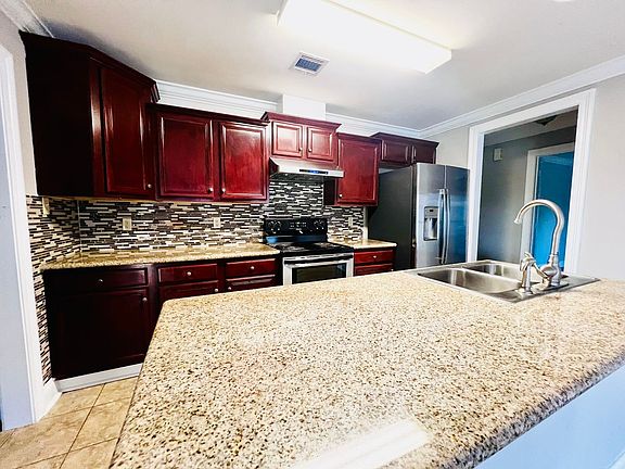 4th image of 204 King Arthurs Way