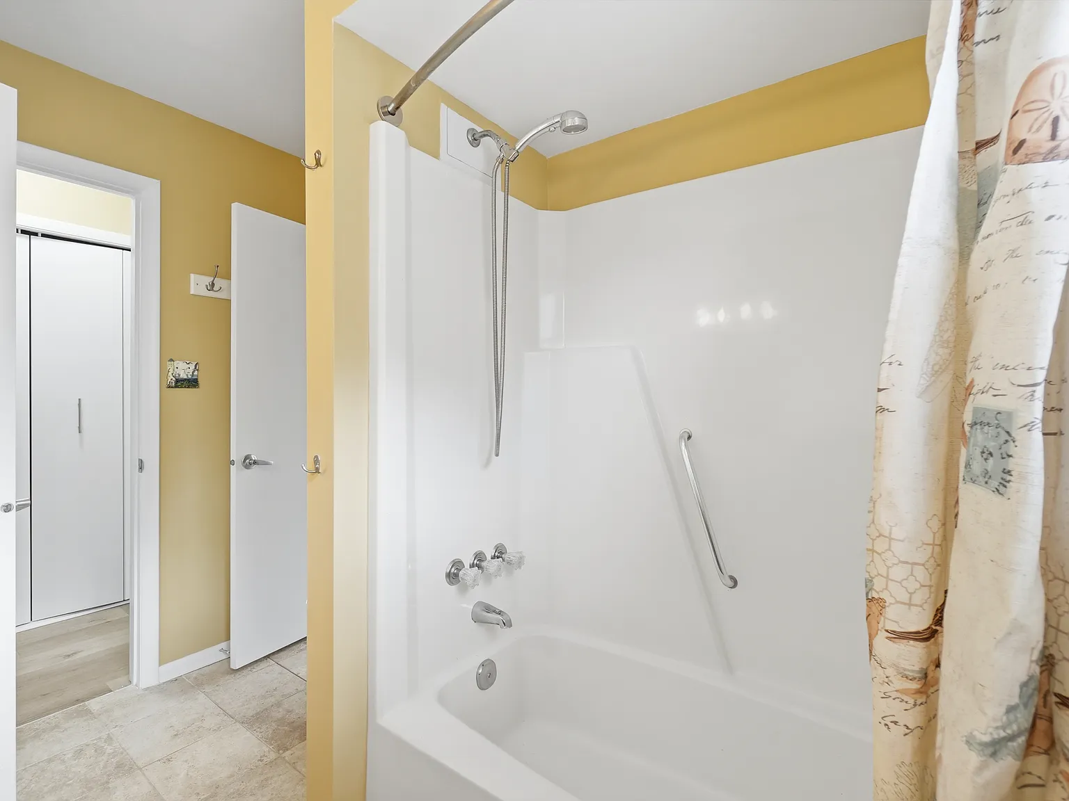 2 bed, 1082 sqft, $2,000 — Photo 2