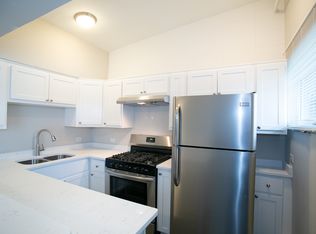 24 E Washington Ave APT 3, Lake Bluff, IL