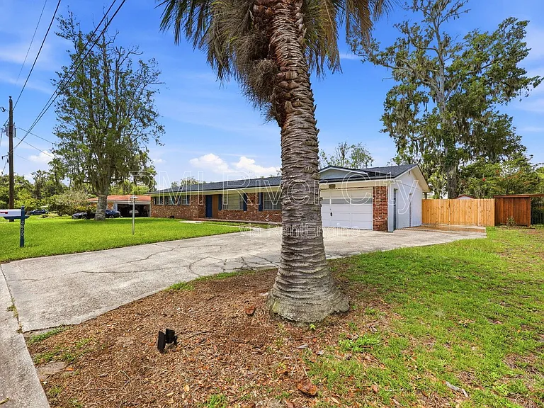 2860 Cedarcrest Dr — Photo 8