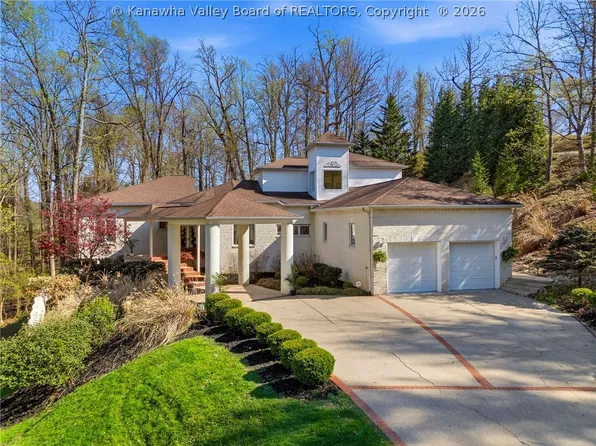 11 Chatwood Rd, Charleston, WV 25304