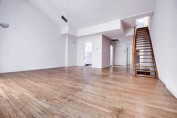 Rented by Urbane Brokerage | media 41