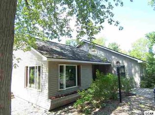 2120 Lakeview Dr, Brooklyn, MI 49230