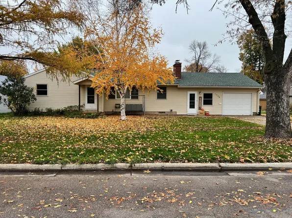 1104 W Chestnut Ave, Olivia, MN 56277