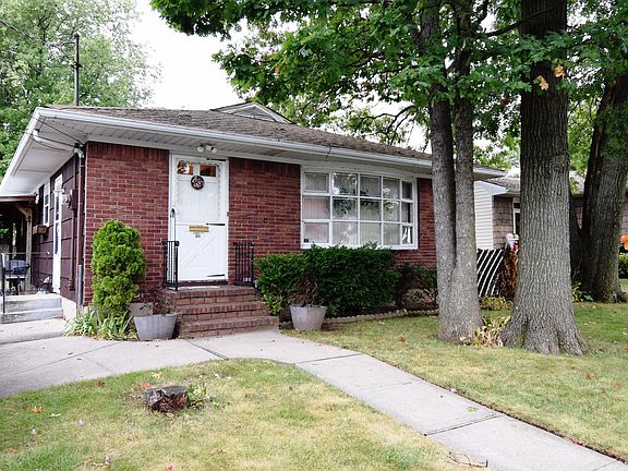2nd image of 400 Thornycroft Ave
