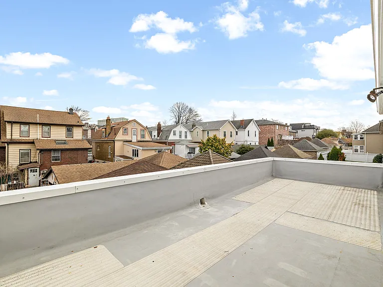 590 Grove Ave #2 — Photo 9