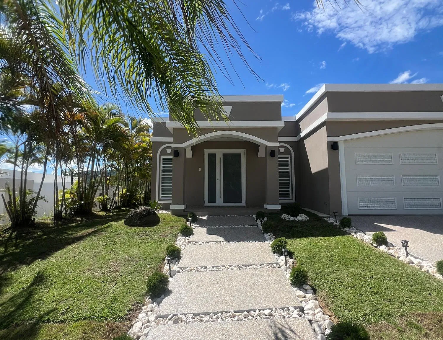 3 bed, 2.5 bath, 1072 sqft, $2,800 — Photo 3