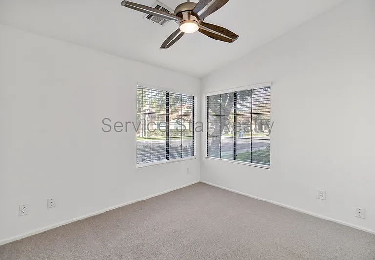 179 W Knox Rd — Photo 15