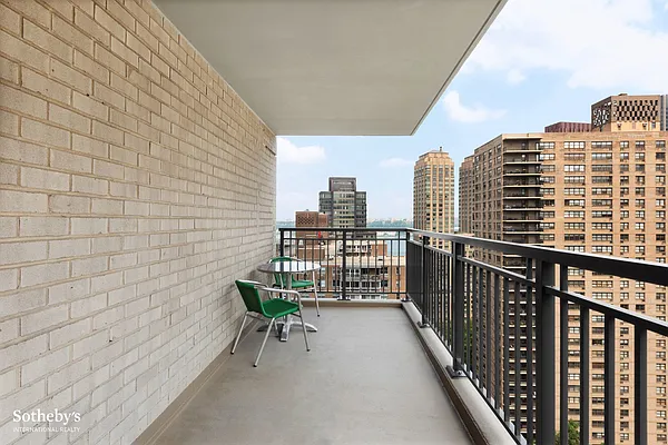 Sold by Sotheby's International Realty | media 9