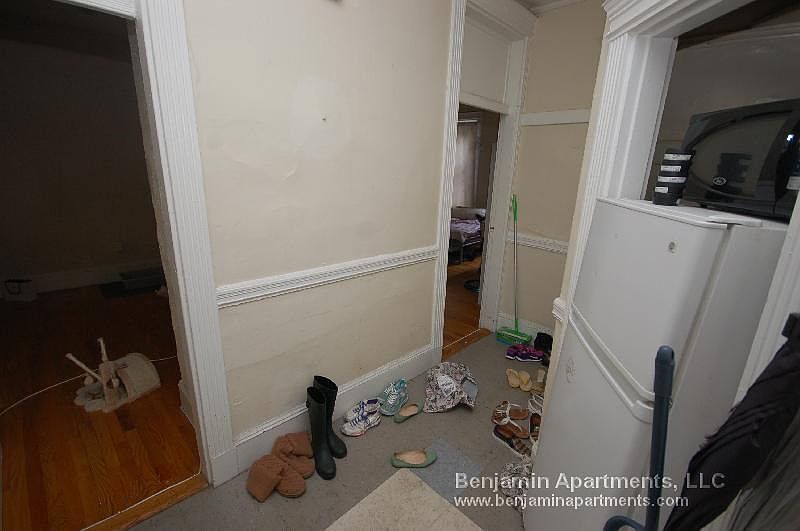 2nd image of 171 Hemenway St APT 8V