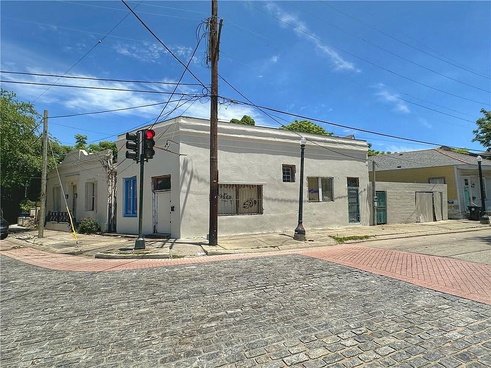 1st image of 1662 Annunciation St
