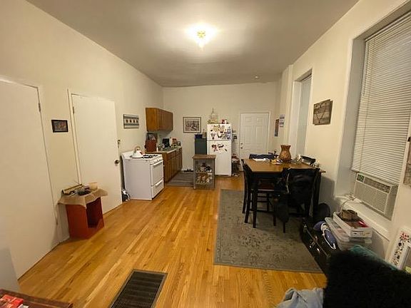 3rd image of 1737 W Erie St APT 1r