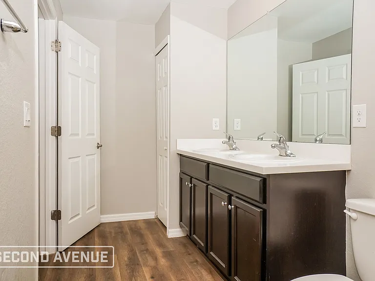 404 Biscayne Dr — Photo 10