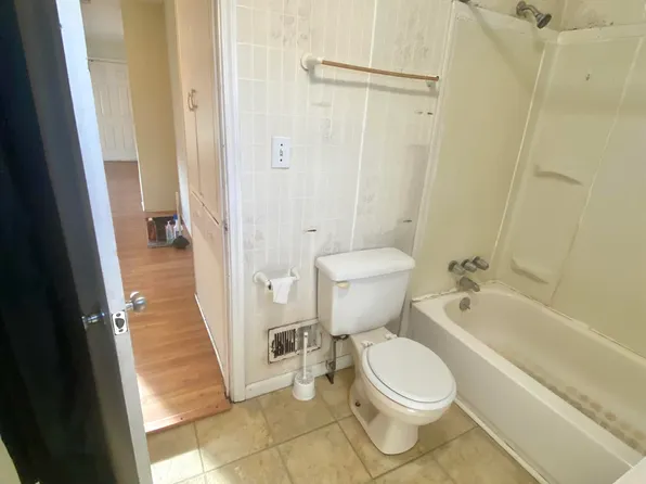 3417 Snow Rd, Lansing, MI 48917