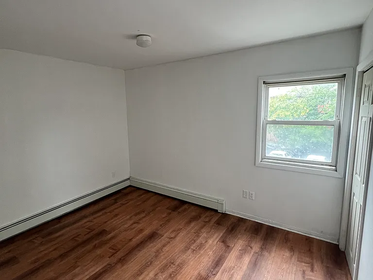 510-512 Morris Ave #2 — Photo 4