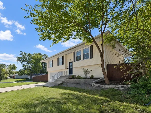 300 Hickory Ave, Romeoville, IL 60446