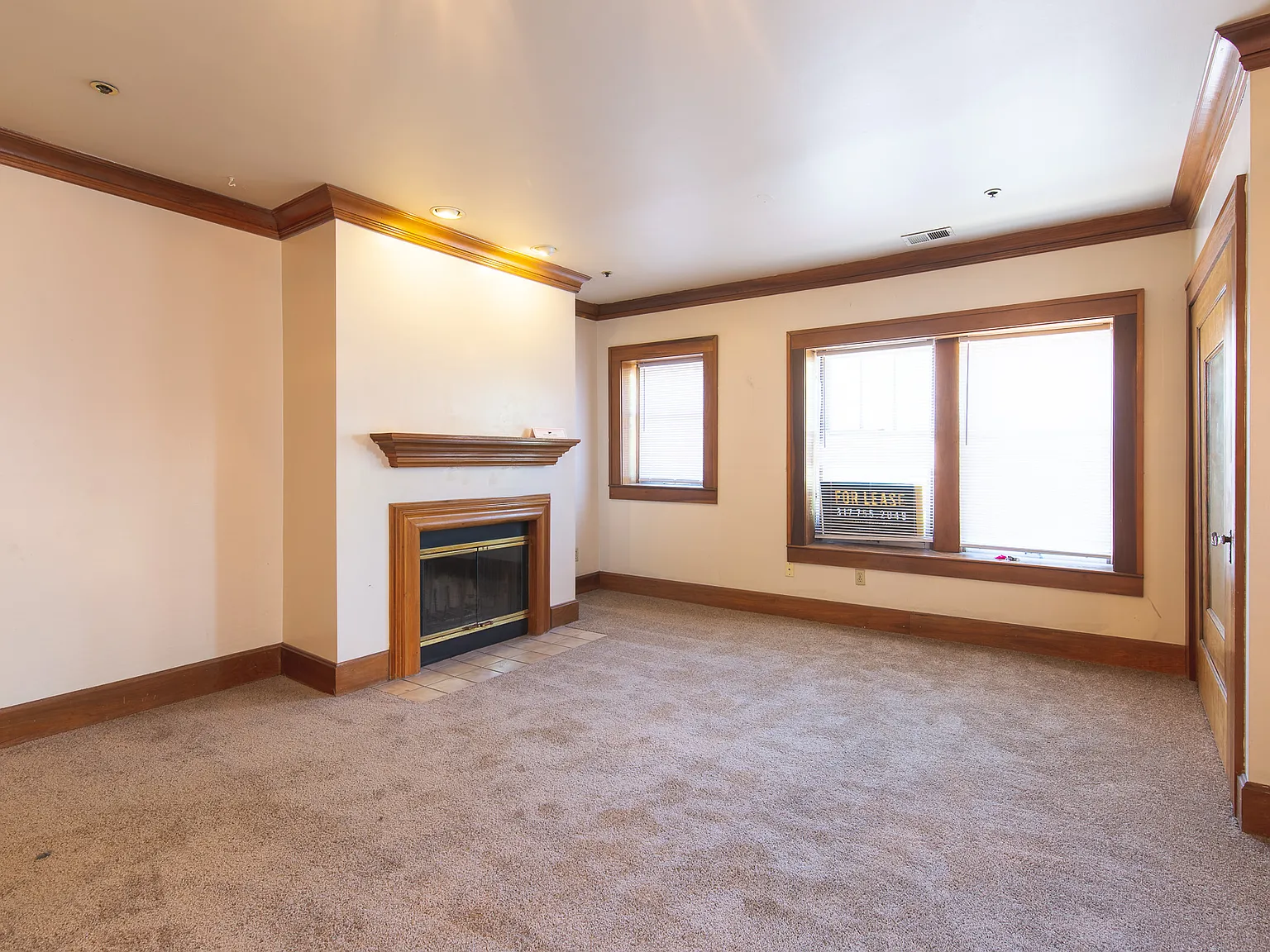2 bed, 2.0 bath, 950 sqft, $1,375 — Photo 2