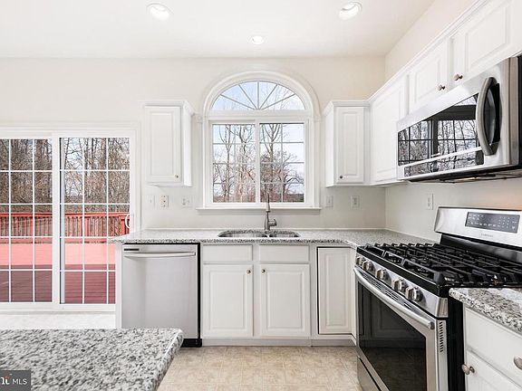 4th image of 799 Southwind Ln