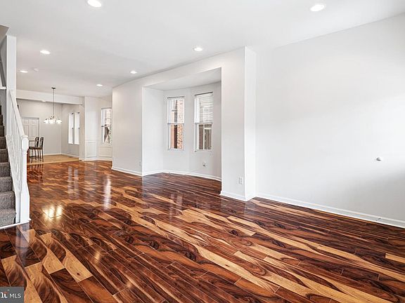3rd image of 151 W Abbottsford Ave