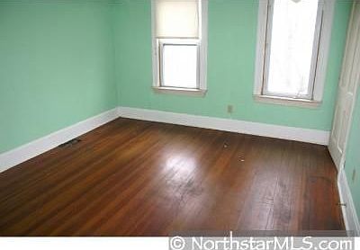 5th image of 584 Minnehaha Ave W