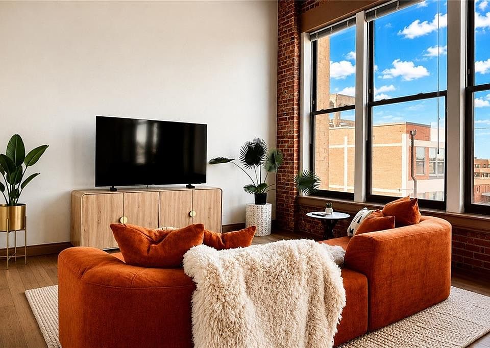 1st image of 308 W 8th St APT 418