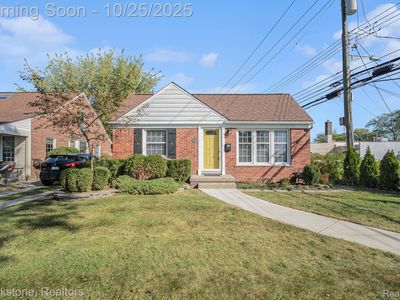 1828 Lochmoor Blvd, Grosse Pointe Woods, MI, 48236