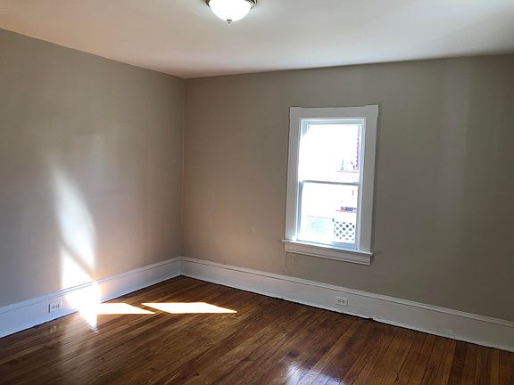 3rd image of 802 E Cleveland Ave