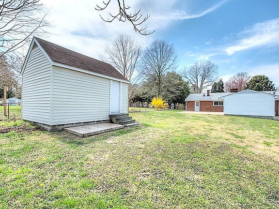 4th image of 109 S Radford Dr