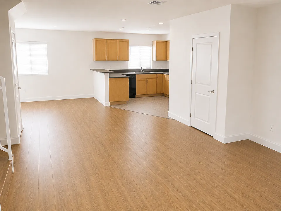 11312 Huston St