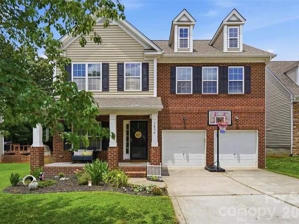 1034 Canopy Dr, Indian Trail, NC 28079
