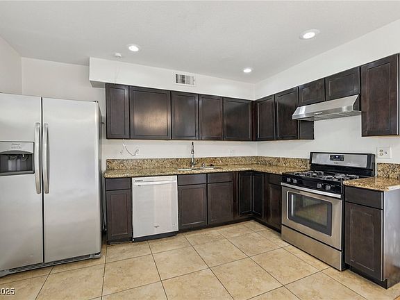 2nd image of 882 Westminster Ave