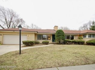 393 Cambridge Rd, Des Plaines, IL 60016