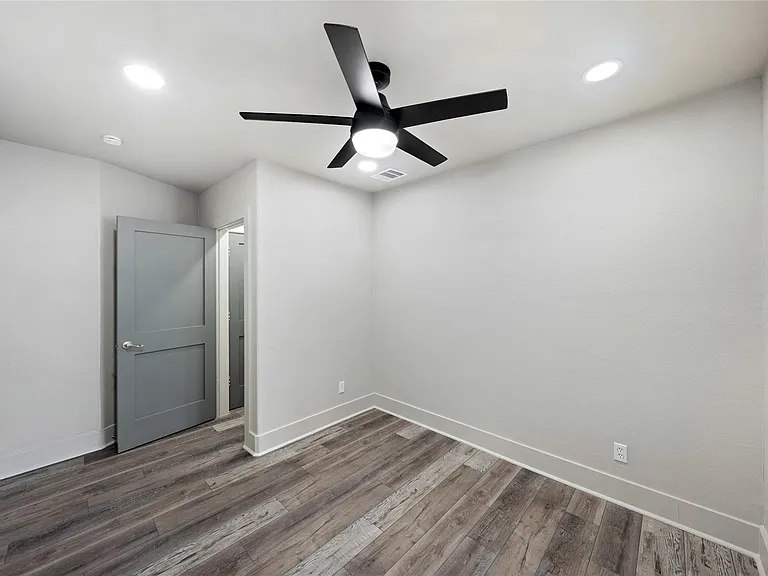 211 N Milby St #4 — Photo 10