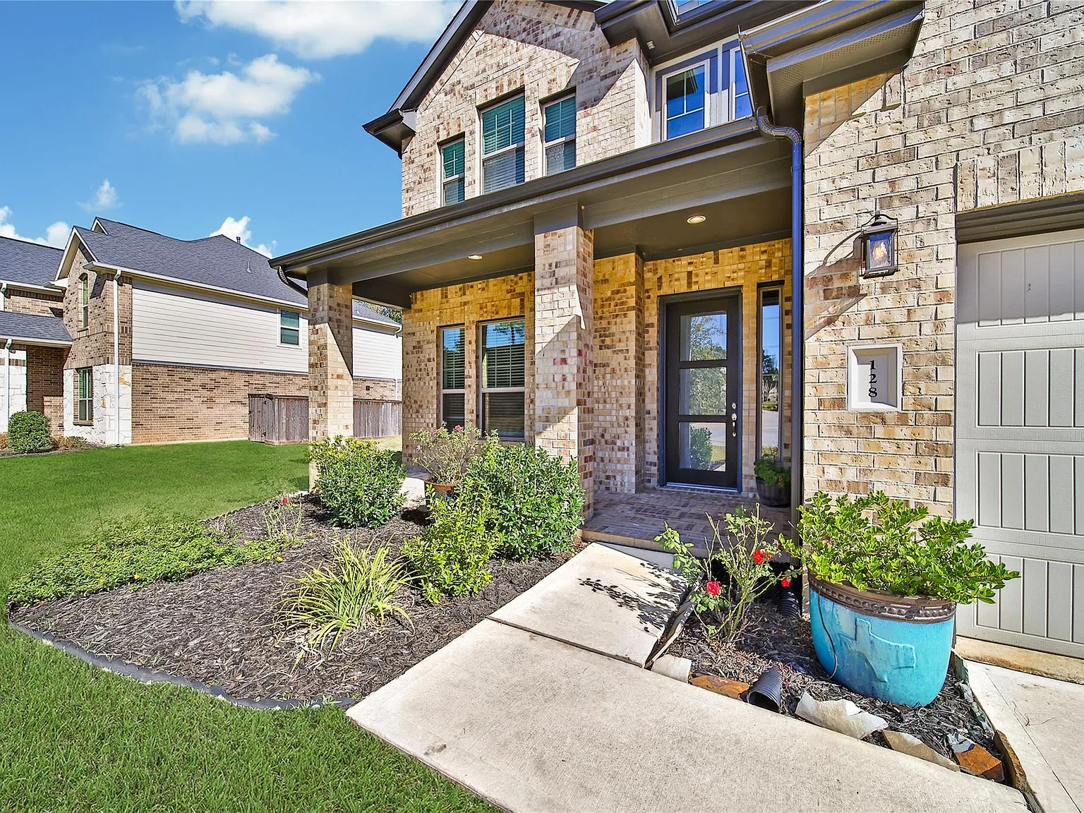 4 bed, 3.0 bath, 2770 sqft, $2,950 — Photo 3